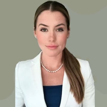 Justine Headshot